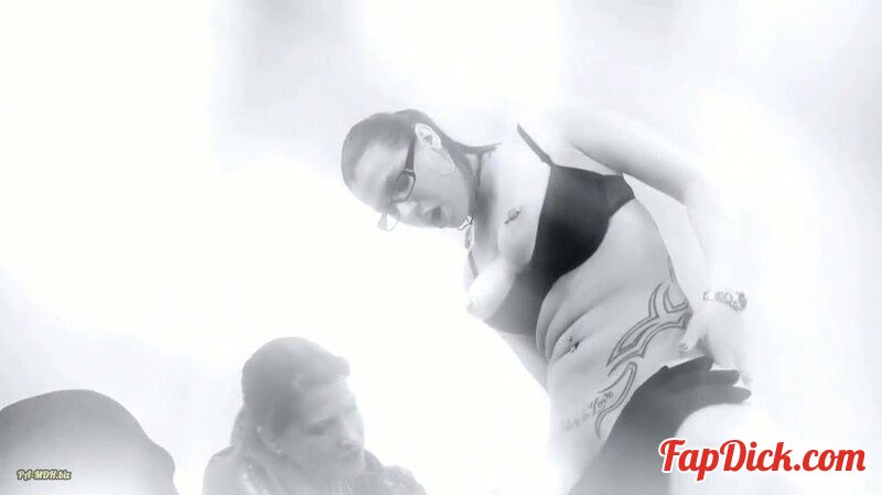 Deutsche_Dominaz - Das schwarze ding Teil 1 [HD 720P]  (MyDirtyHobby)