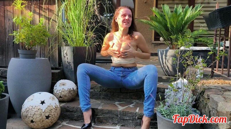 Celina-Ballerina - Geiler Natursekt in die Jeans.. endlich wieder einen Wunsch erf... [FullHD 1080P]  (MyDirtyHobby)
