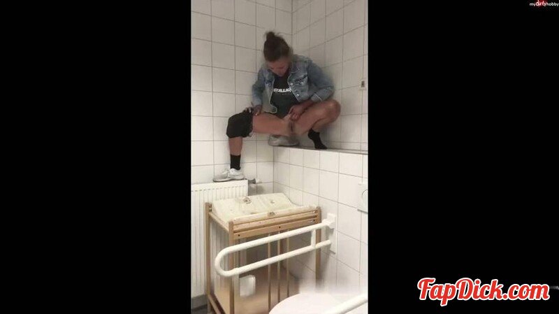 2kinky4you - MEGADREIST - Heftig im Supermarkt abgepisst [HD 720P]  (MyDirtyHobby)