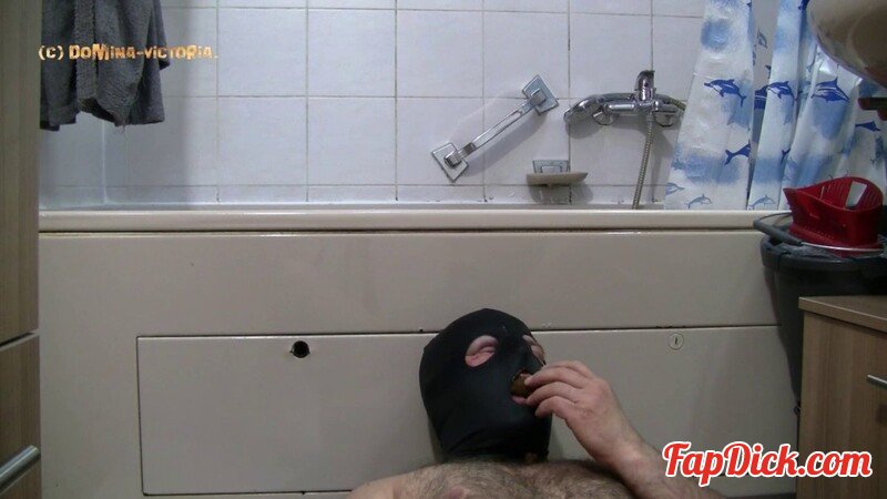 Domina-Victoria  Shitting slaves in the mouth [HD 1280P]  