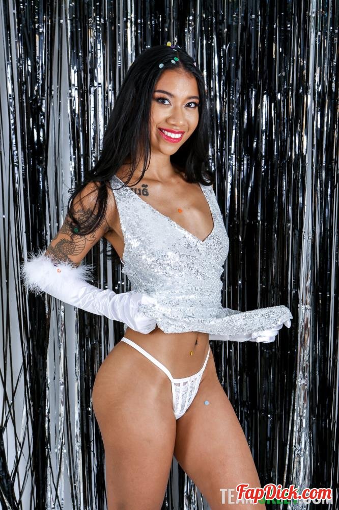 Ameena Green - New Year, New Me [UltraHD 4K 2160p]