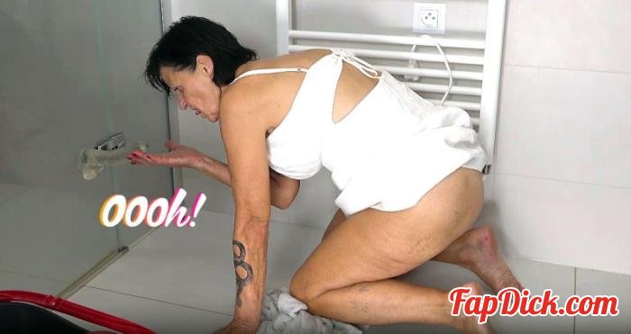 Cocco Grand - Afterparty cleaning [FullHD 1080p]