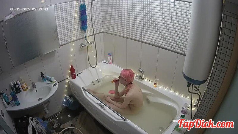 Voyeur-House - Moni And Weston Bath And Starting Sex 26.08.2025 [HD 720P]  