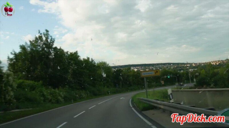 Lea_Kirsch - AUTO-PORNO quer durch die Stadt - XXXL-Cumshot furs Schlampen-Duo [FullHD 1080P]  (MyDirtyHobby)