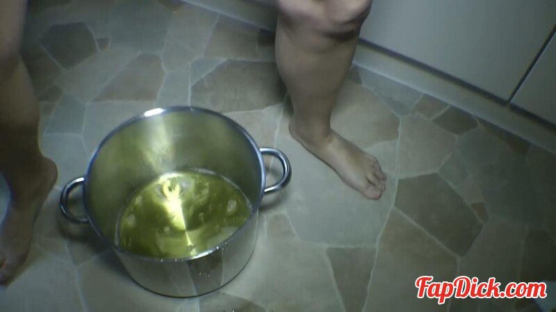 SweetSusiNRW - Leckere Piss Suppe [HD 720P]  (MyDirtyHobby)