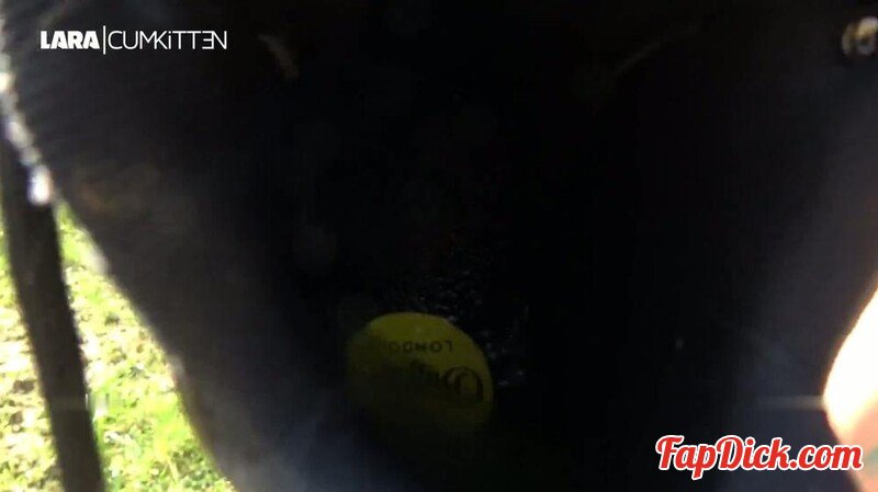 Lara-CumKitten - SCHUH & JEANS PISS XXL - Nasse Natursekt Spiele [FullHD 1080P]  (MyDirtyHobby)