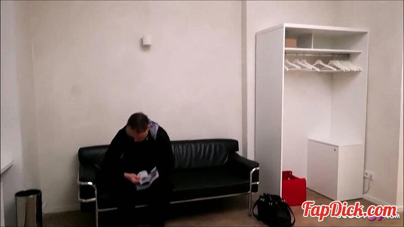 Elisa18 - Beim Gynakologen fremdgehen und erwischt beim ficken mit dem Stecher [FullHD 1080P]  (MyDirtyHobby)