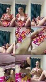 SweetLucy96 - Essigflasche Ganz Tief in Meine Fotze Geschoben [HD 720P]  (MyDirtyHobby)