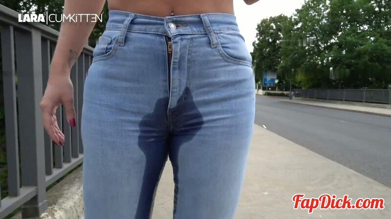 Lara-CumKitten - Public JEANS PISS Total durchnasst auf der Stra?e [FullHD 1080P]  (MyDirtyHobby)
