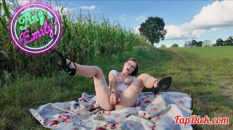 TinyEmily - Dirndl Wiesen Snack - Meine Fotze hat Hunger [FullHD 1080P]  (MyDirtyHobby)