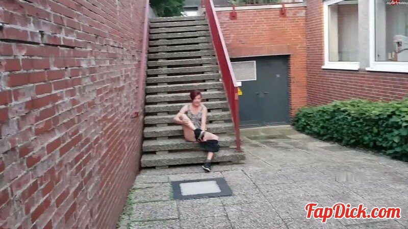 HornyRoxy - Drei Meter Pissfontane [FullHD 1080P]  (MyDirtyHobby)