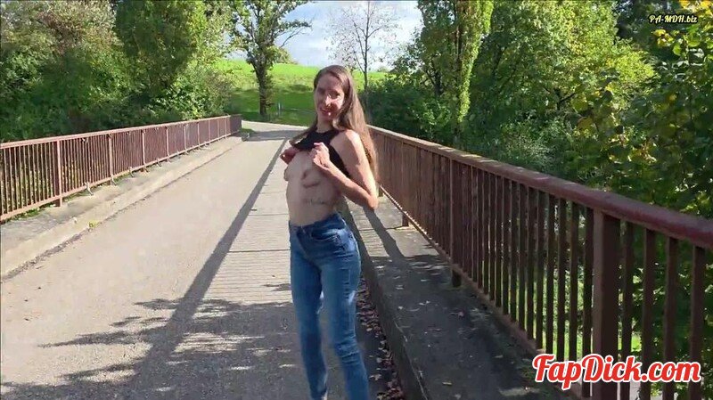 Sofia-Bloom - Geht das wirklich zu weit  Meine erste offentliche Mutprobe [FullHD 1080P]  (MyDirtyHobby)