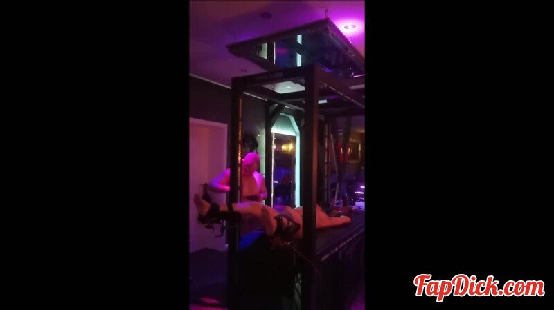 Lotusblume - Lara im Club gefesselt [FullHD 1080P]  (MyDirtyHobby)