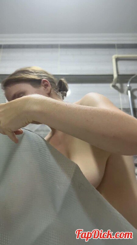 SweetLucy96 - Nackte Putzfrau [ P]  