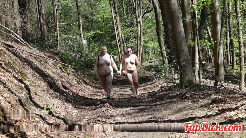 MrsEssen7471 - Nackt im Wald gewandert mit meiner Freundin Tamara [FullHD 1080P]  (MyDirtyHobby)