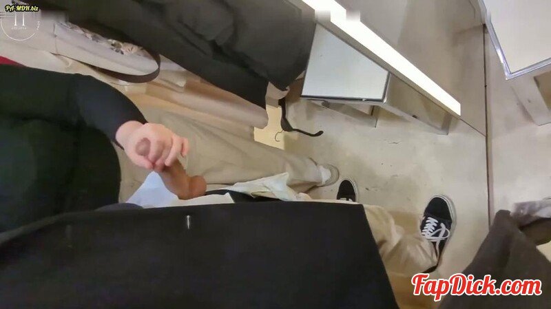 TheTemptingTwosome - Fast von Mitarbeiter erwischt - Riskanter Blowjob in der Umkl... [FullHD 1080P]  (MyDirtyHobby)