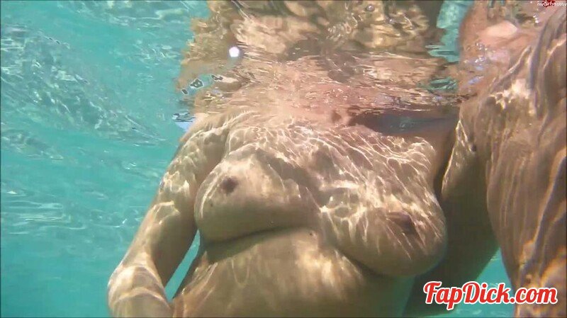 PiaPopp - Kurzer Wichsclip unter Wasser [FullHD 1080P]  (MyDirtyHobby)