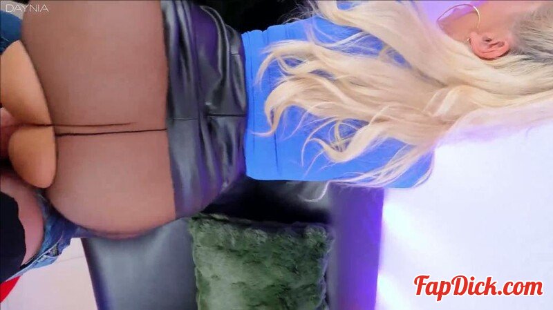 Daynia - 18jahriger JUNGSCHWANZ liefert HEFTIG ab - ALLE LOCHER der MILFSCHLAMPE z... [FullHD 1080P]  (MyDirtyHobby)