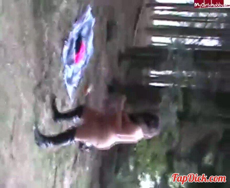 tabulossexy - Strip und nackter Spaziergang im Wald [HD 720P]  (MyDirtyHobby)