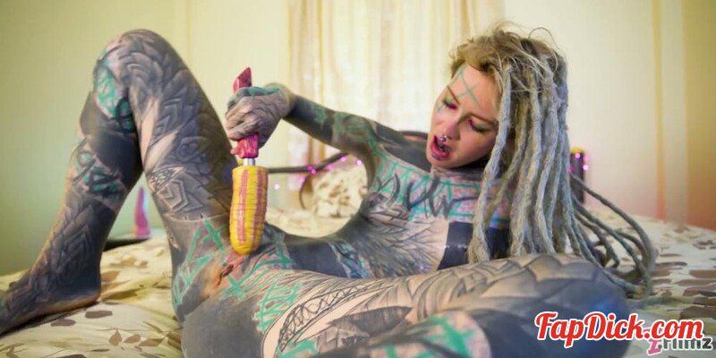 Z-Filmz - Tatowiertes Madchen masturbiert, beruhrt sie und Arsch [FullHD 1080P]  (MyDirtyHobby)