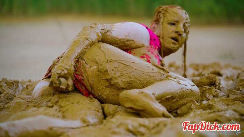 LyndraLynn - Orgasmus im schlammsee [FullHD 1080P]  (MyDirtyHobby)