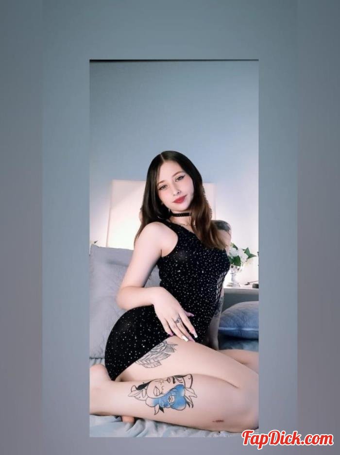 Antoadams - Petite white girl with green eyes deepthroats me in exchange for marketing - Blowjob [HD 720p]