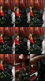 BeverlyAthaliavip - Notgeiler Sklave spritzt auf Stiefel [SD 405P]  (MyDirtyHobby)