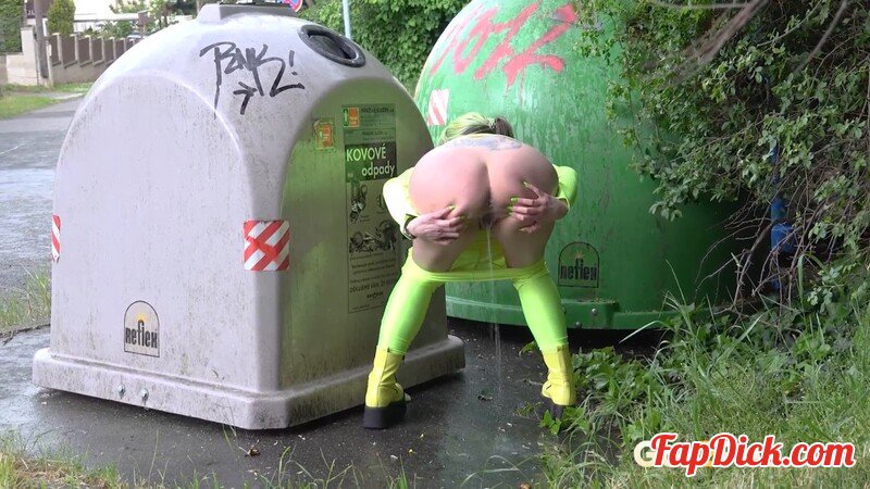 Neon In Public [FullHD 1920P]  