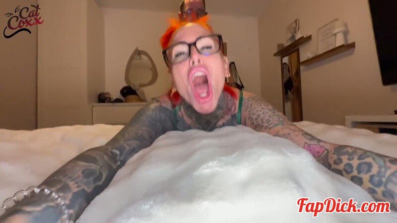 Cat-Coxx - Und dann spritze er alles rein - Leon macht sich die Eier leer [FullHD 1080P]  (MyDirtyHobby)